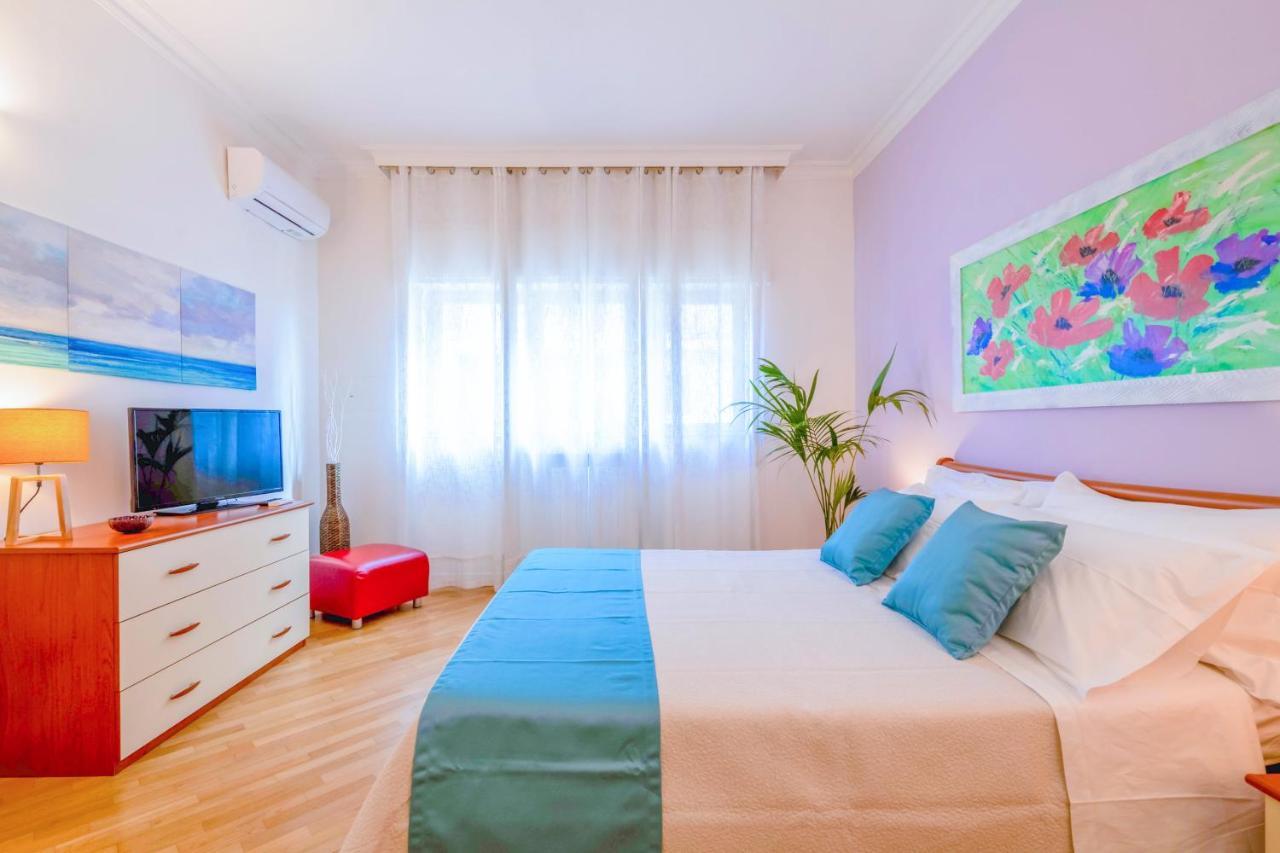 Modern Apartment To Relax In The City Center Bari Zewnętrze zdjęcie